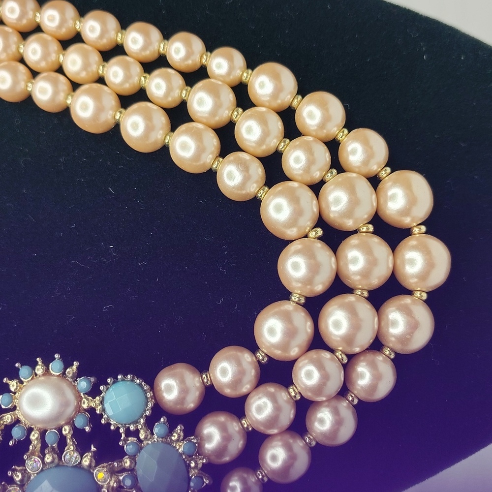 Graduated Faux Pearl Necklace with Accent - Picture 4 of 7